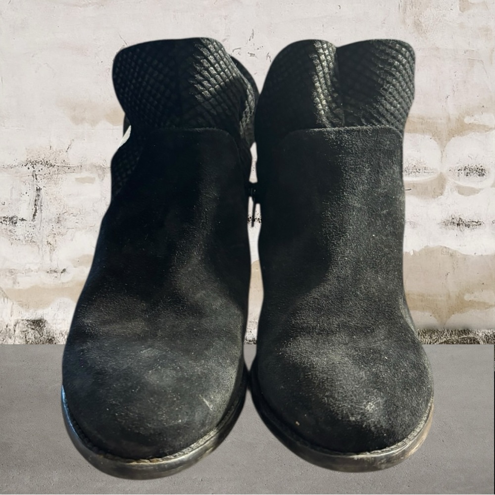 Seychelles Score Black Suede Snake Embossed Zip Bootie Ankle Boot Size 8 - Picture 2 of 9